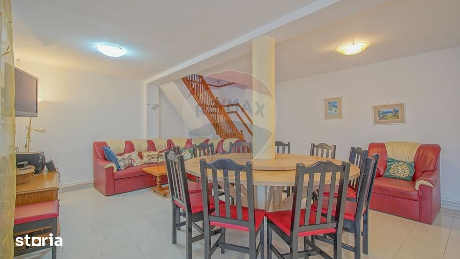 Casă cu 7 camere cu Teren 800 Mp în Purcăreni