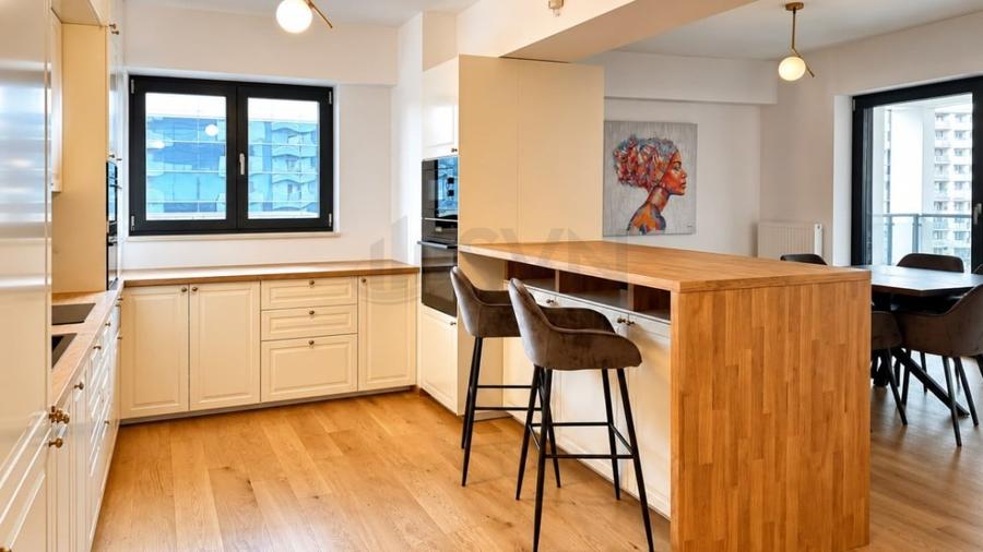 Apartament cu 3 camere decomandat în Aviației