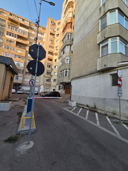 Garsonieră decomandată în Central