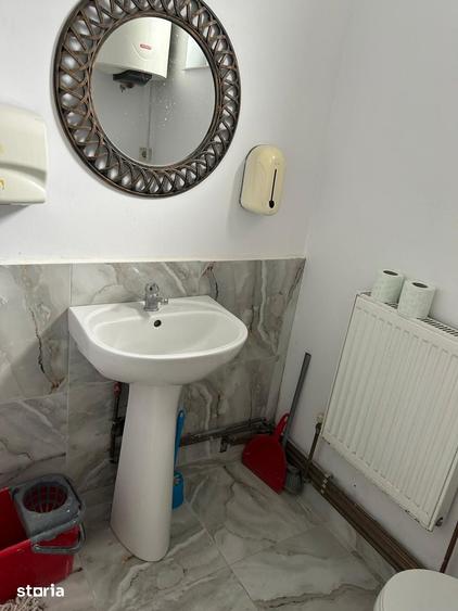 Spațiu comercial, de 100 mp, în Podu Roș