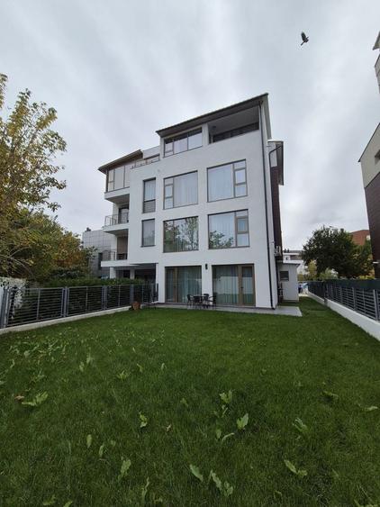 Duplex cu 12 camere cu Canalizare în Băneasa