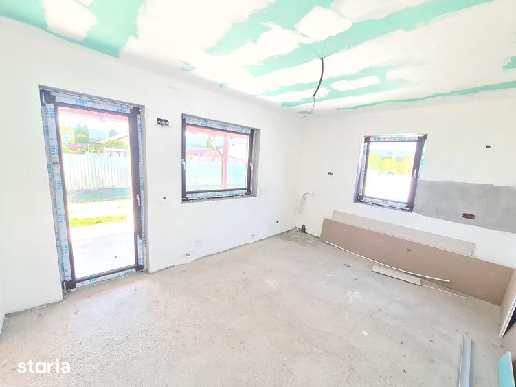 Casă cu 3 camere cu Teren 500 Mp în Letea Veche