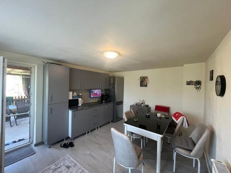 Casă individuală cu 8 camere cu Teren 2354 Mp în Malu Mare