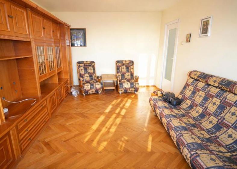 Apartament cu 4 camere decomandat, mobilat în Răcădău