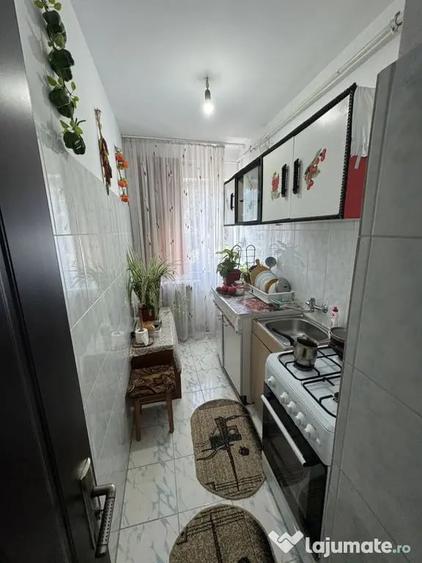 Apartament cu 2 camere semidecomandat în Km 4