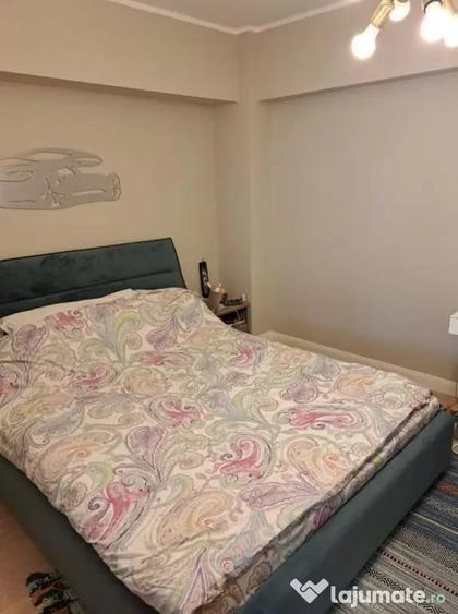 Apartament cu 4 camere semidecomandat în Calea Victoriei