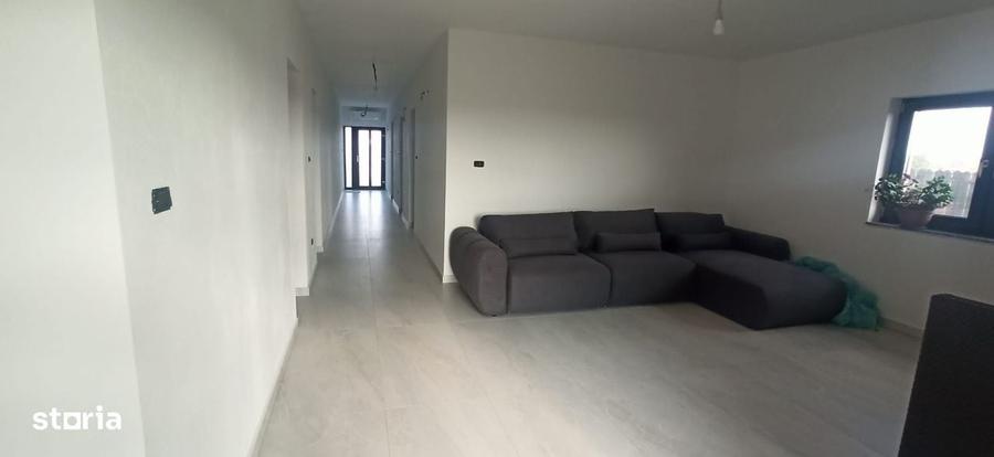 Casă cu 3 camere cu Teren 1100 Mp în Mândruloc
