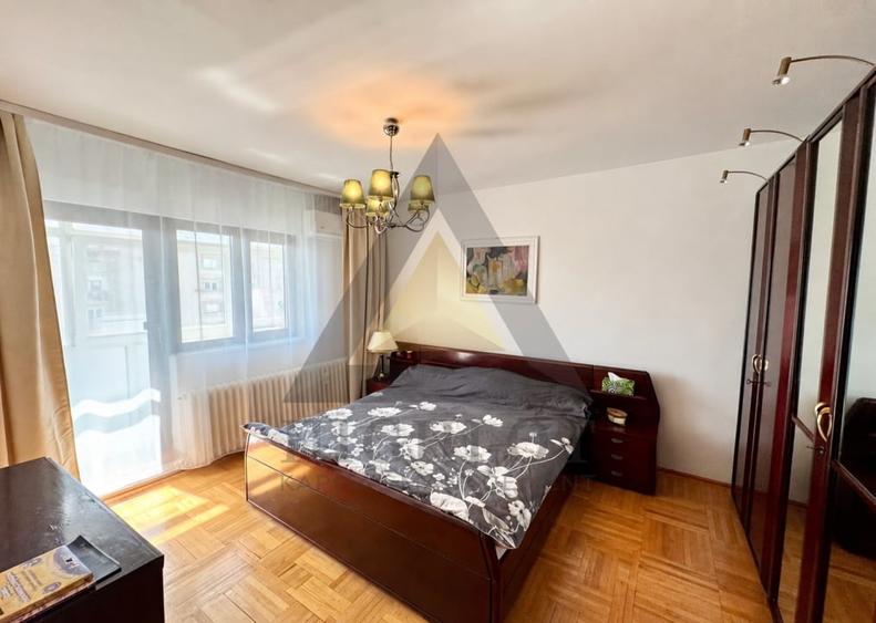 Apartament cu 3 camere decomandat, mobilat în P-ța Victoriei