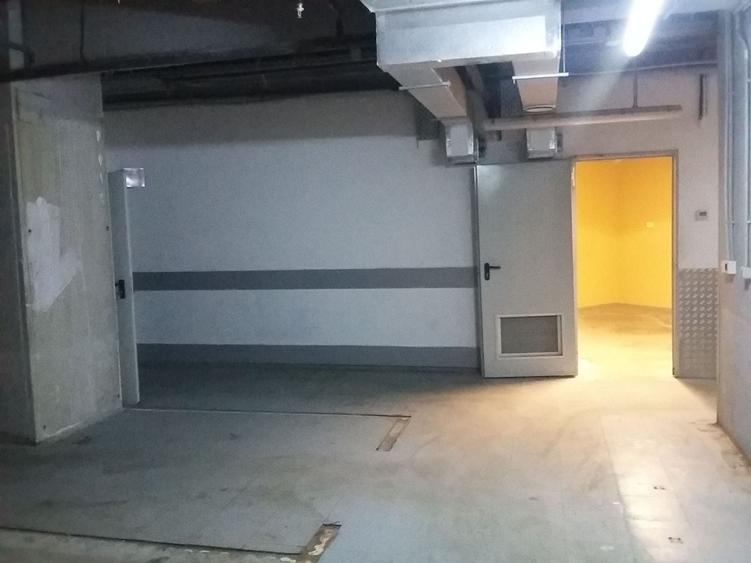 Spațiu comercial, de 300 mp, în P-ța Unirii