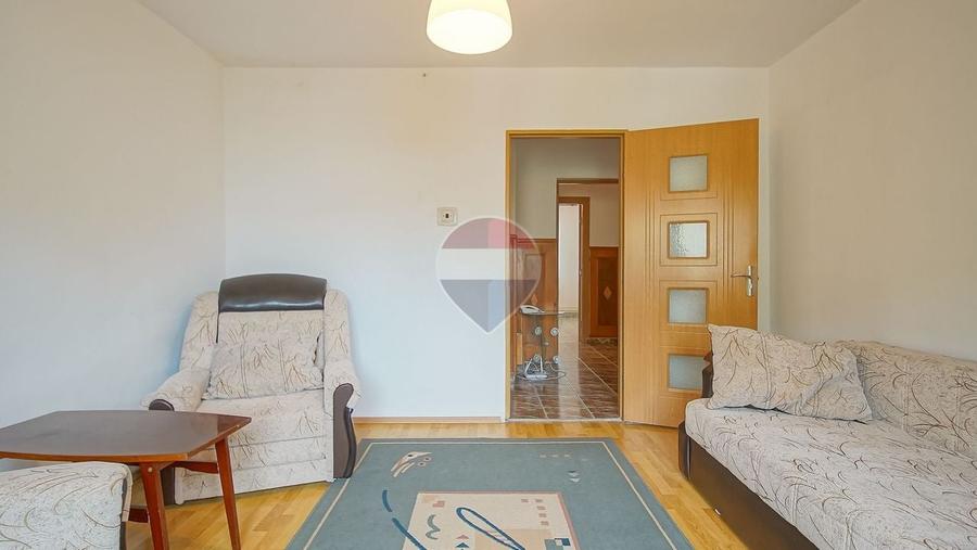 Apartament cu 3 camere decomandat în Gemenii
