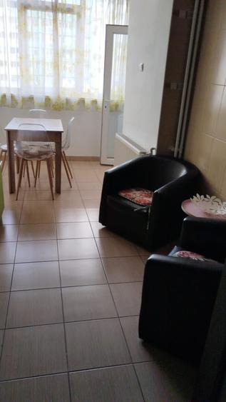 Apartament cu 3 camere decomandat, mobilat în Titulescu