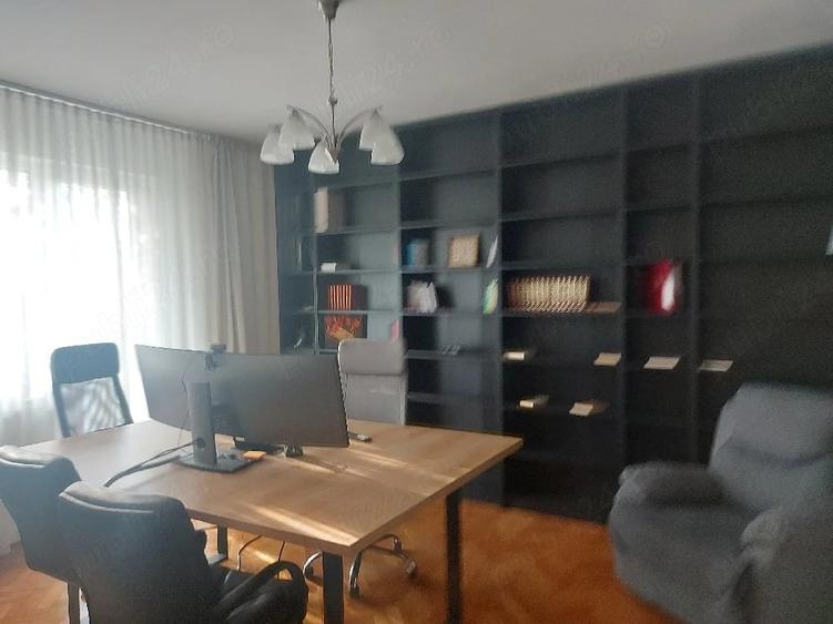 Apartament cu 4 camere decomandat în Central