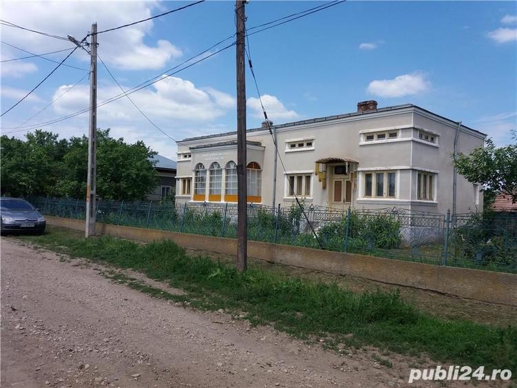 Casă cu 6 camere cu Teren 1000 Mp în Putineiu