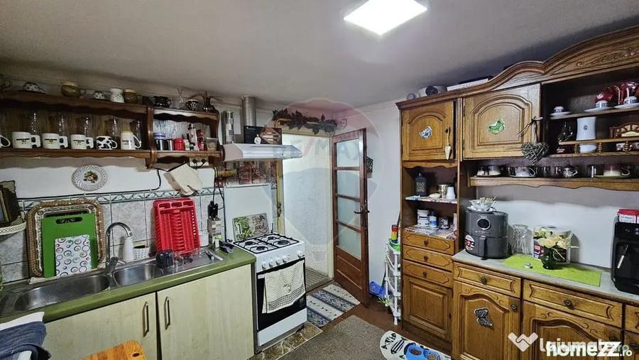 Casă cu 3 camere cu Teren 200 Mp în Central