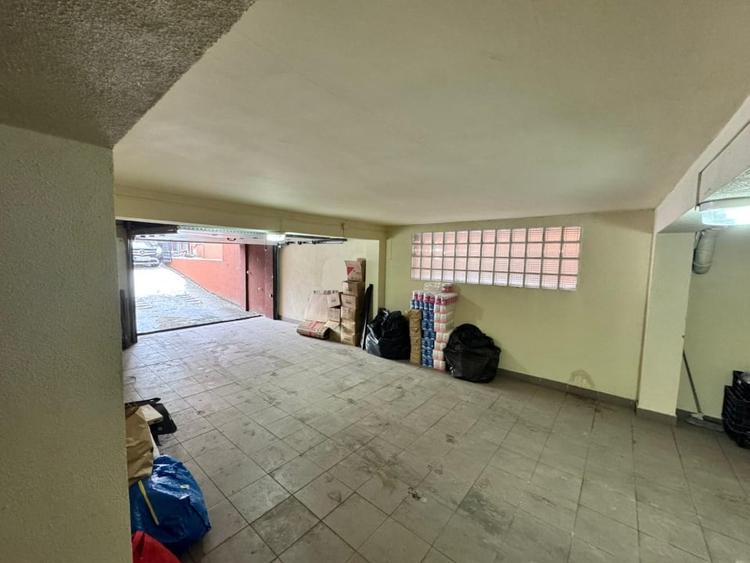 Casă individuală cu 12 camere cu Canalizare în Central