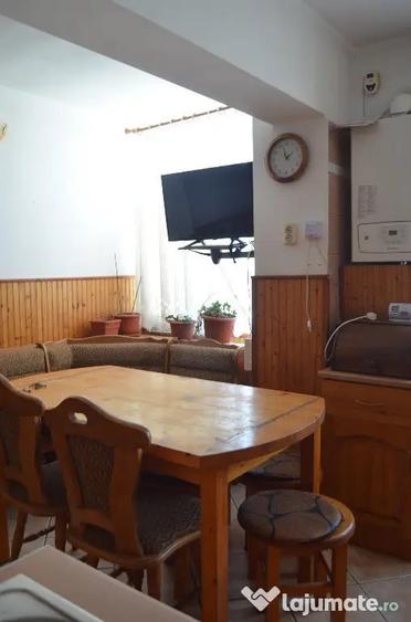 Apartament cu 2 camere decomandat în Telecabinei