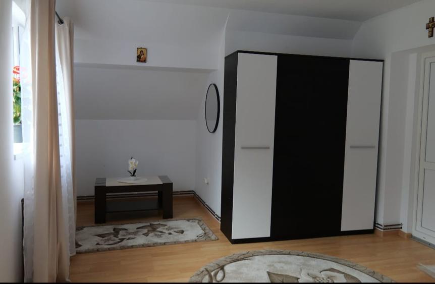 Garsonieră decomandată în Telecabinei