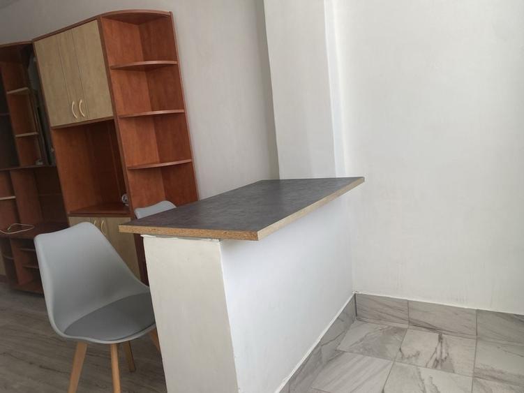 Garsonieră decomandată în Central