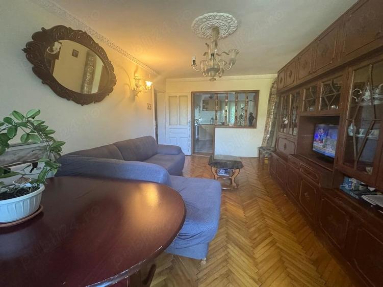 Apartament cu 3 camere decomandat în Central