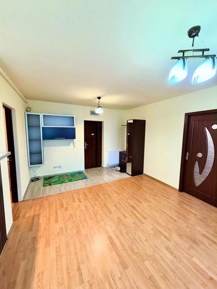Apartament cu 2 camere semidecomandat, mobilat în Giroc