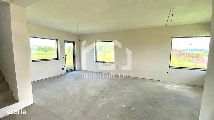 Casă cu 4 camere în Jucu