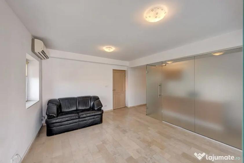 Apartament cu 3 camere decomandat în Drumul Sării
