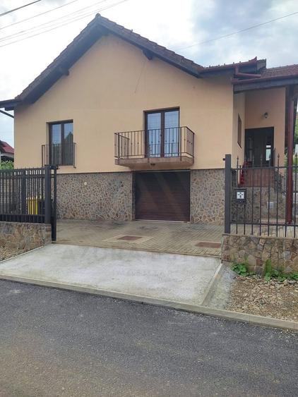 Casă individuală cu 5 camere cu Canalizare în Șura Mare