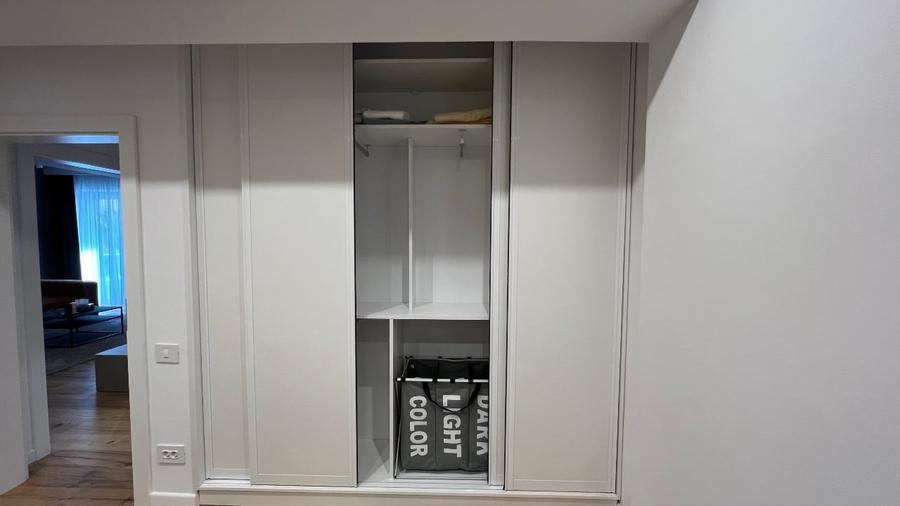 Apartament cu 3 camere semidecomandat, mobilat în Calea Călărașilor