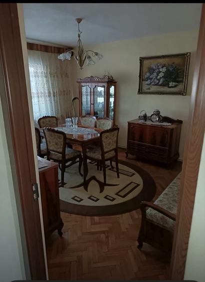 Apartament cu 4 camere decomandat în Central
