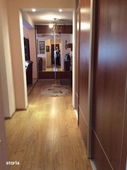 Apartament cu 3 camere decomandat în Turnișor