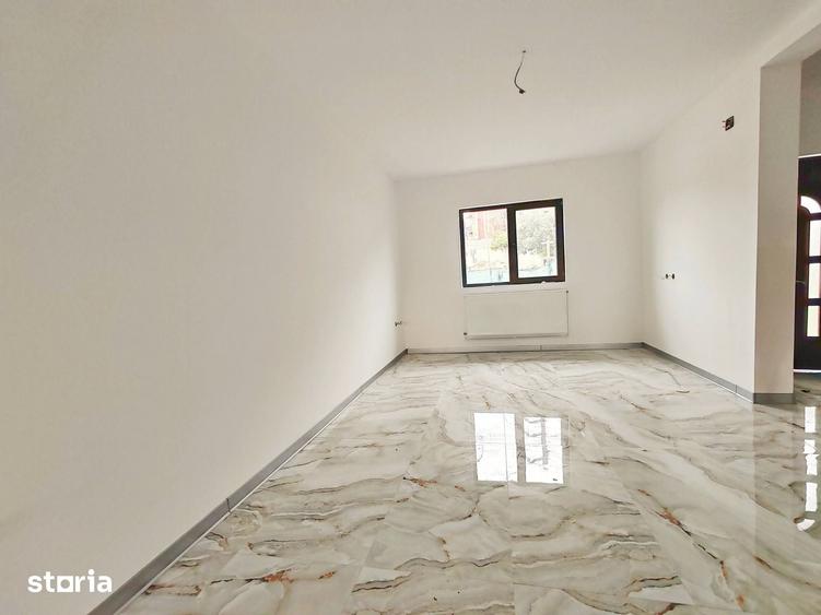 Casă cu 6 camere cu Teren 527 Mp în Lumina