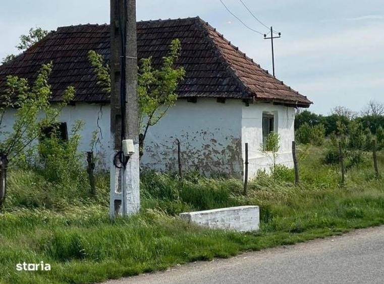 Casă cu 2 camere cu Teren 3597 Mp în Păulești