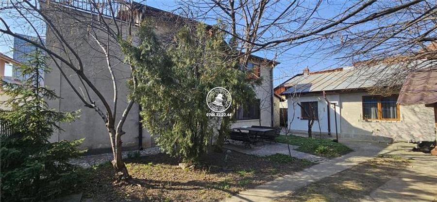 Casă cu 14 camere cu Piscina în Aeroport