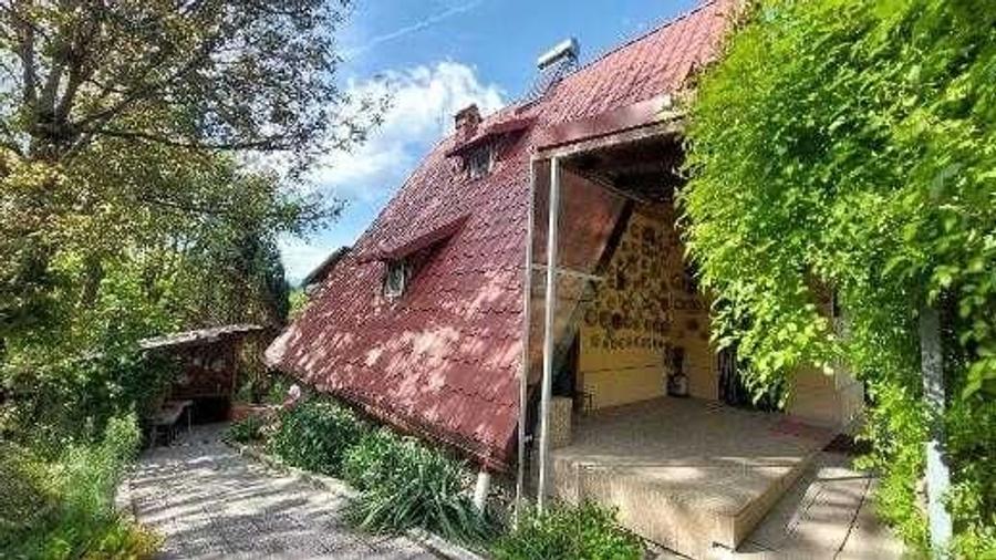 Casă cu 4 camere în Bughea de Jos