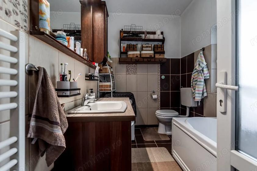 Casă cu 8 camere cu Teren 342 Mp în Șega