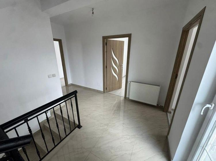 Casă individuală cu 5 camere cu Canalizare în Central