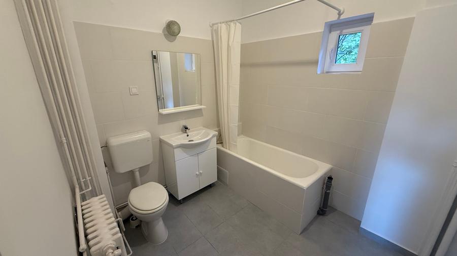 Apartament cu 3 camere semidecomandat în Pache Protopopescu