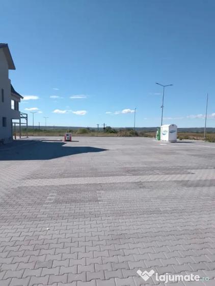 Spațiu comercial, de 240 mp, în Brădești