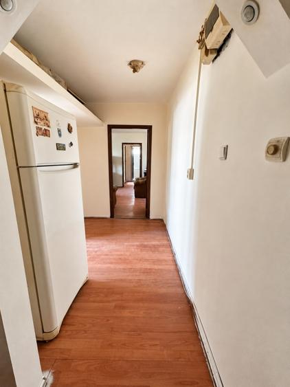 Apartament cu 2 camere semidecomandat în Craiovița Nouă