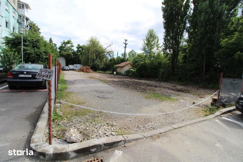 Teren de 702 mp, în 9 Mai
