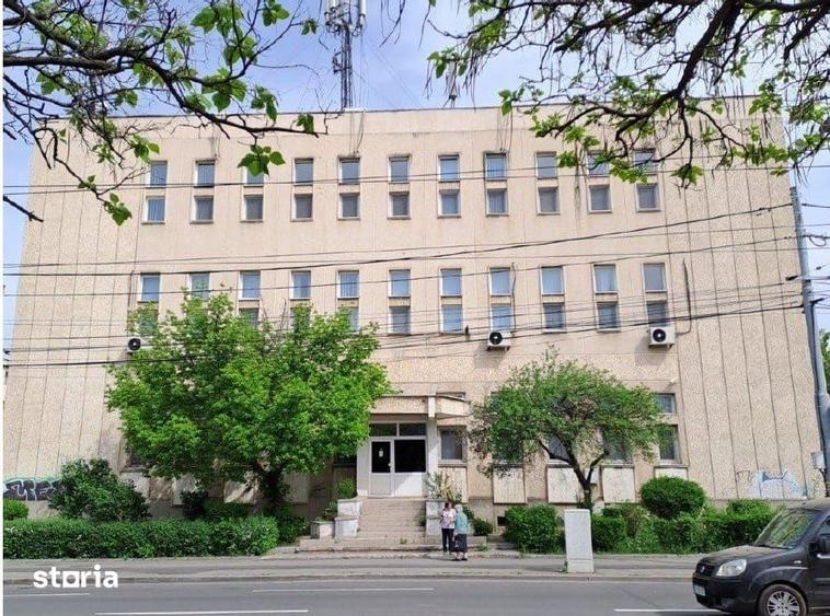 Spațiu comercial, de 1,493 mp, în Democrației