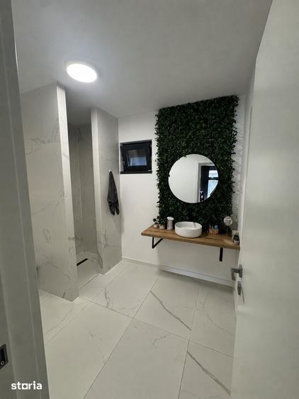 Casă cu 6 camere cu Teren 3226 Mp în Exterior Vest