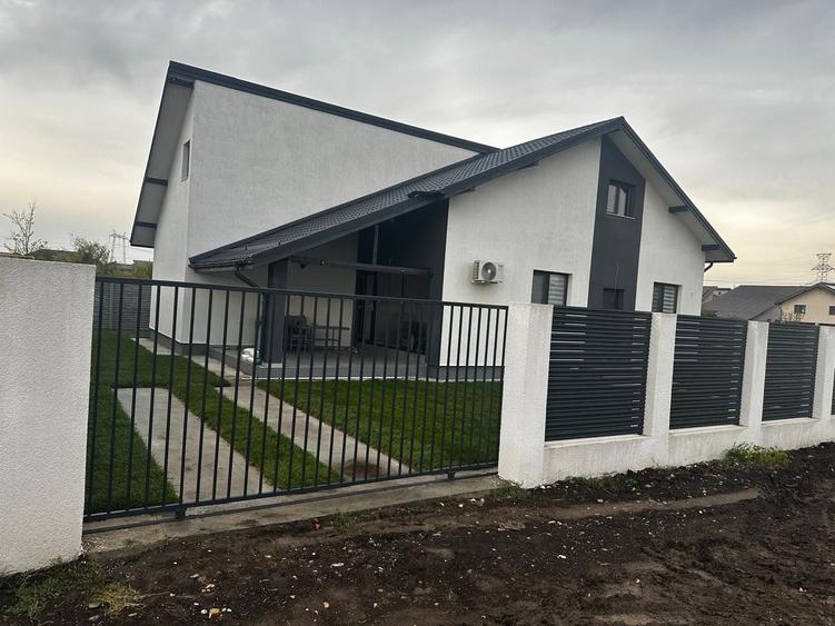 Casă cu 4 camere în Domnești