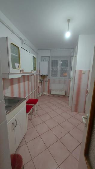 Apartament cu 3 camere decomandat în