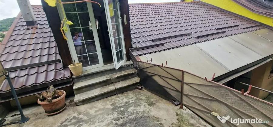 Casă cu 10 camere cu Teren 32 Mp în Muncitoresc