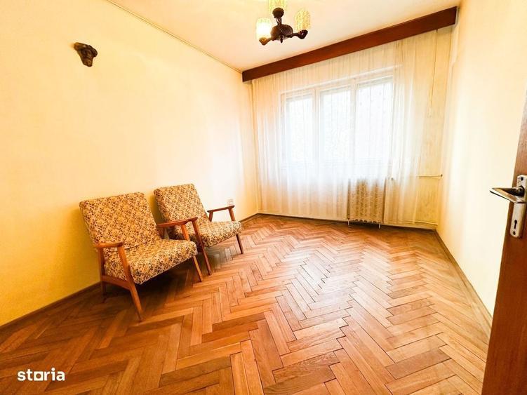 Apartament cu 4 camere decomandat în Republicii
