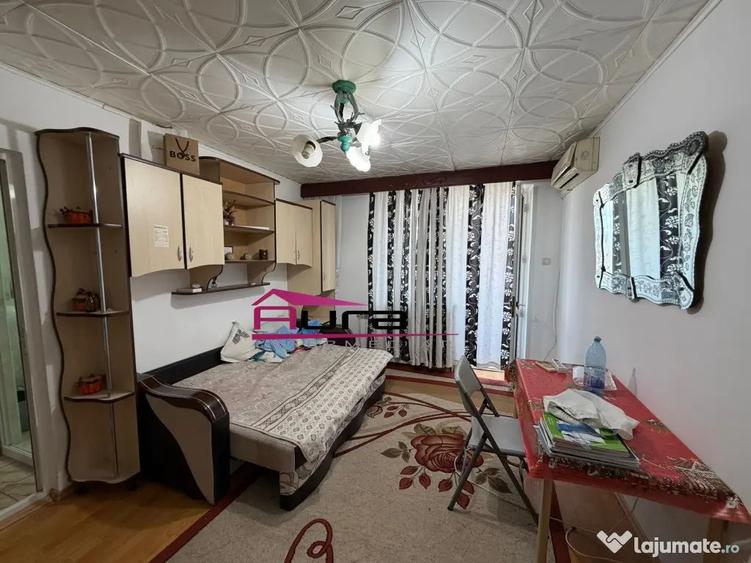 Apartament cu 2 camere semidecomandat în Piața Veche