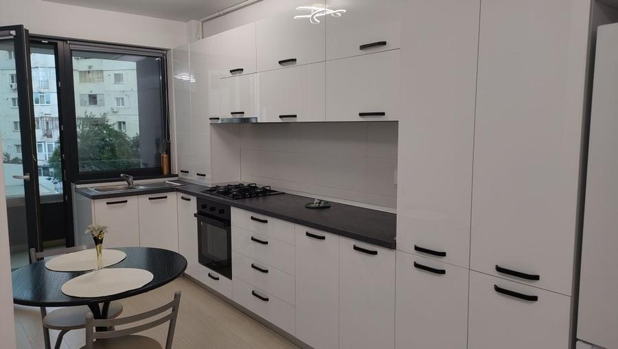 Apartament cu 2 camere decomandat în Micro 17