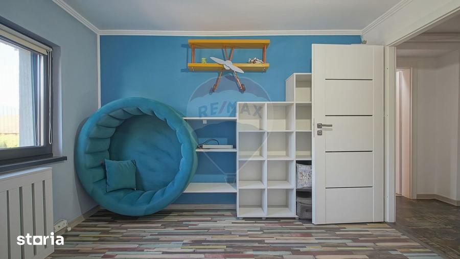 Apartament cu 4 camere, mobilat în Movilei