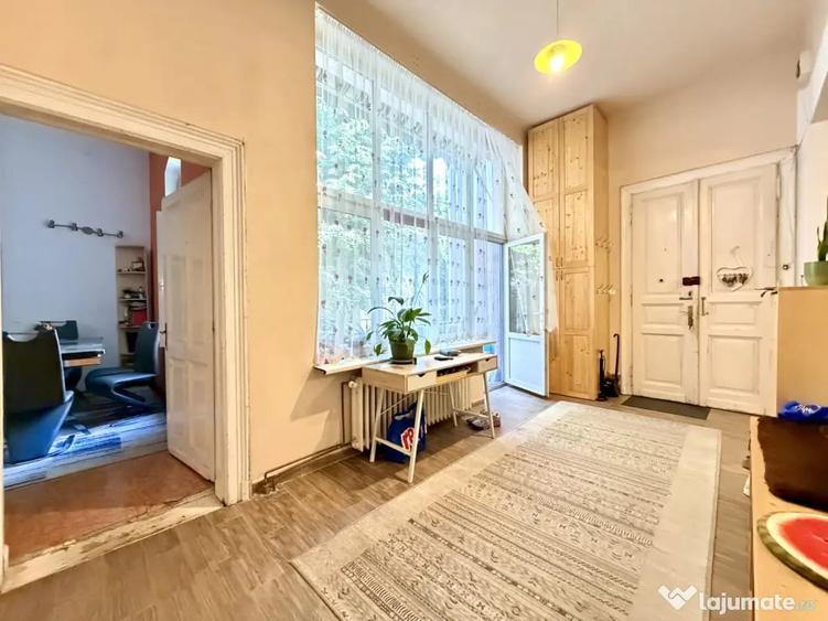 Casă cu 4 camere cu Teren 30 Mp în Central